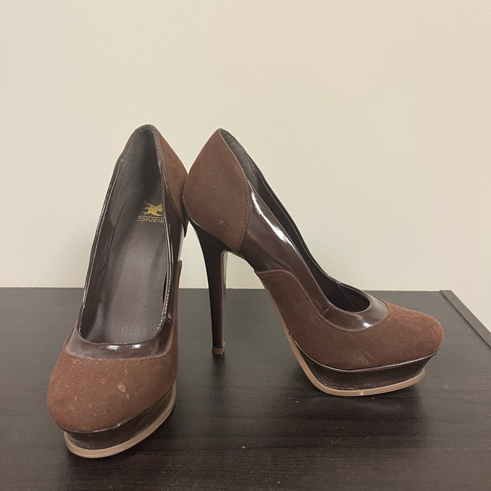Brown Faux Suede Heels 7w